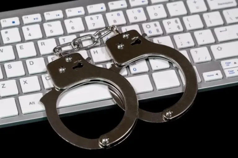 Житель Выксы получил 280 часов работ за кражу телефона школьницы